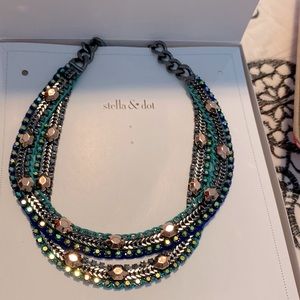 Gorgeous Stella& Dot barely worn statement necklace. Like new!